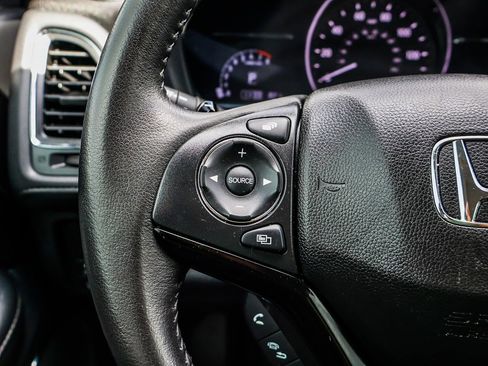 Used 2020 Honda HR-V Touring image 7