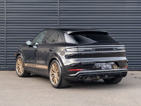 Certified 2025 Porsche Cayenne S image 3