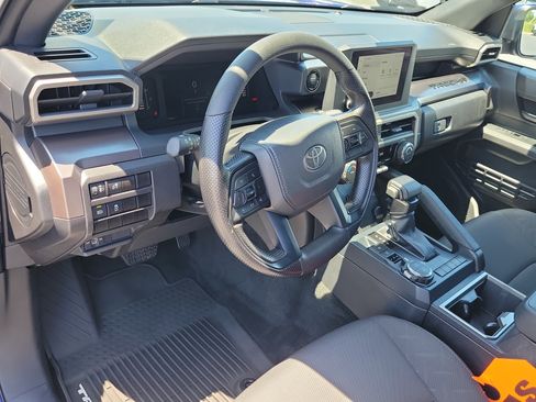Used 2025 Toyota Tacoma SR5 AWD/4WD image 20