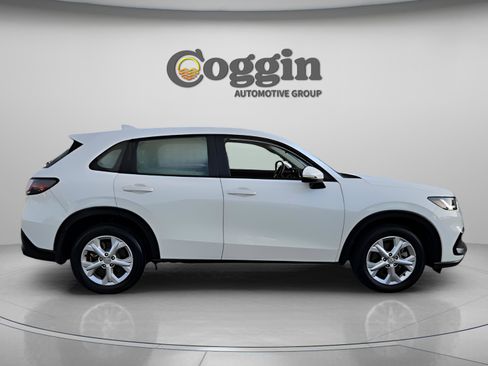 Certified 2023 Honda HR-V LX image 6