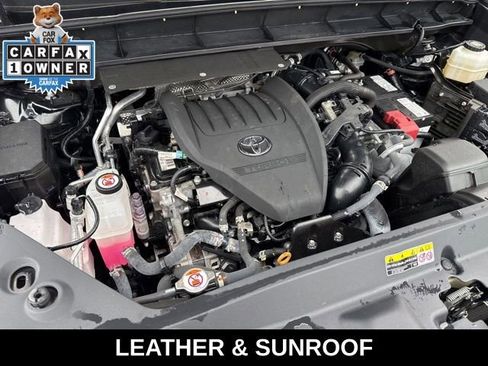 Used 2023 Toyota Highlander XLE image 28