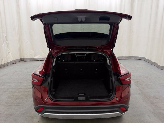 Used 2025 Chevrolet Trax LT FWD image 8