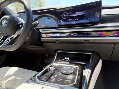 Used 2025 BMW 760i xDrive w/ Luxury Rear Seating Package image 26