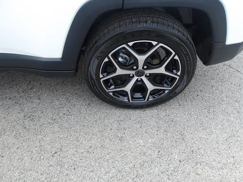 Used 2025 Jeep Compass Limited w/ Sun & Sound Group AWD/4WD image 23