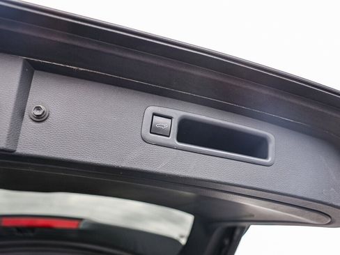 Used 2023 Toyota Highlander XLE FWD image 33