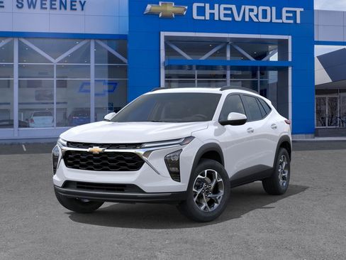 New 2026 Chevrolet Trax LT w/ Sunroof Package FWD image 6
