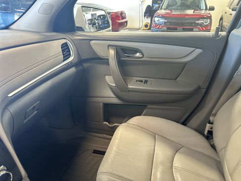 Used 2016 Chevrolet Traverse LT image 25