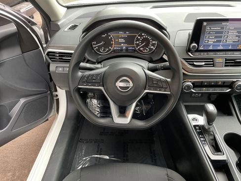 Used 2025 Nissan Altima 2.5 SV image 28