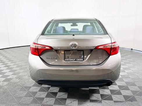 Used 2018 Toyota Corolla LE image 4