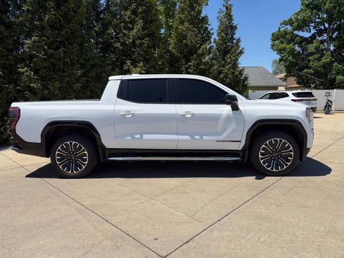 Used 2026 GMC Sierra EV Denali AWD/4WD image 12