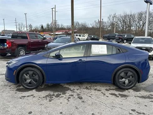 Used 2024 Toyota Prius LE image 2