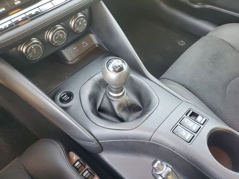 Certified 2024 Nissan Z Performance w/ Floor Mat Package RWD image 22