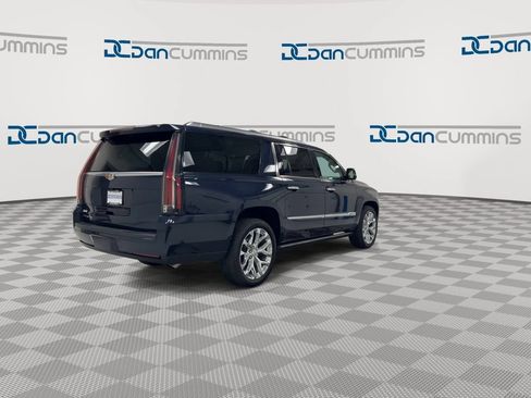 Used 2018 Cadillac Escalade ESV Premium Luxury AWD/4WD image 8