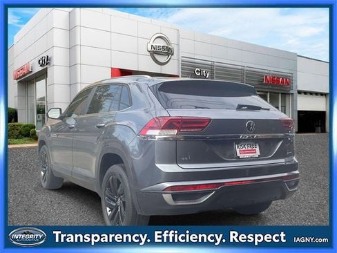 Used 2022 Volkswagen Atlas Cross Sport SE image 8