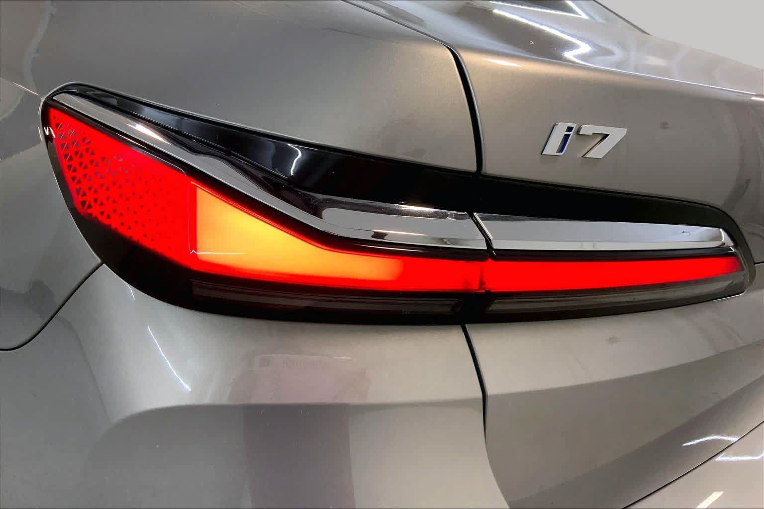 Used 2024 BMW i7 xDrive60 AWD/4WD image 28