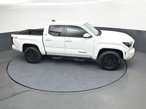Used 2024 Toyota Tacoma TRD Sport w/ TRD Sport Upgrade Package image 32