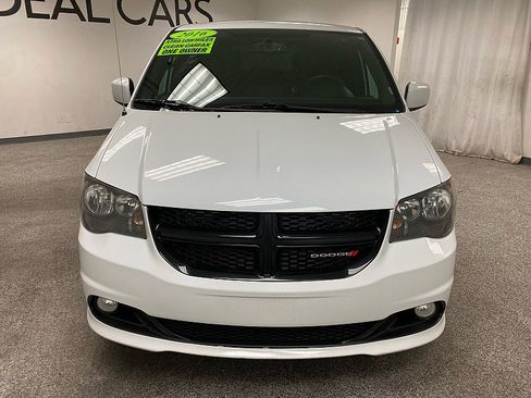 Used 2016 Dodge Grand Caravan SXT w/ UConnect Hands-Free Group image 2