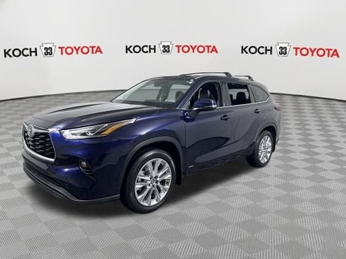 New 2026 Toyota Highlander Limited image 3