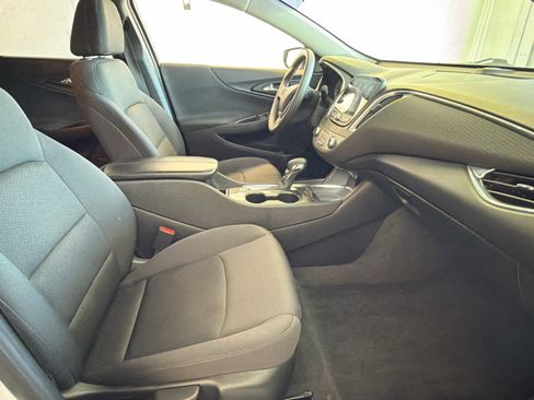 Used 2021 Chevrolet Malibu LT FWD image 22