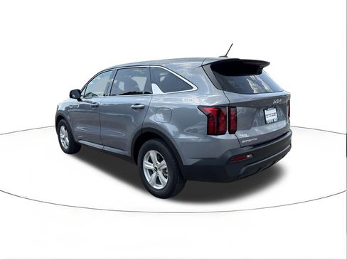 Used 2023 Kia Sorento LX FWD image 5