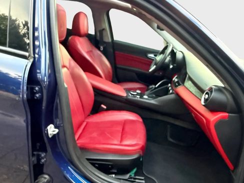 Used 2019 Alfa Romeo Giulia RWD image 9