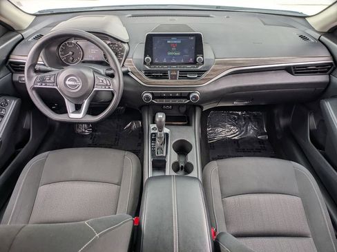 Used 2025 Nissan Altima 2.5 SV FWD image 25