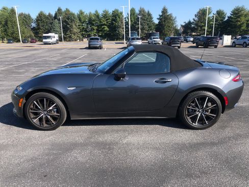 Used 2024 MAZDA MX-5 Miata Grand Touring image 2