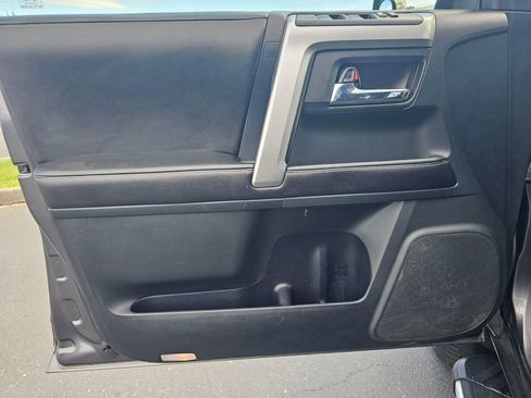 Used 2015 Toyota 4Runner SR5 AWD/4WD image 20