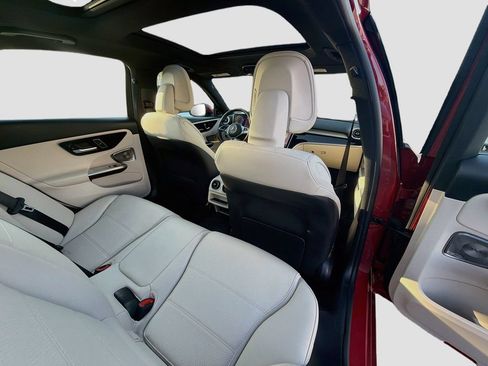 Used 2025 Mercedes-Benz C 300 4MATIC Sedan image 31