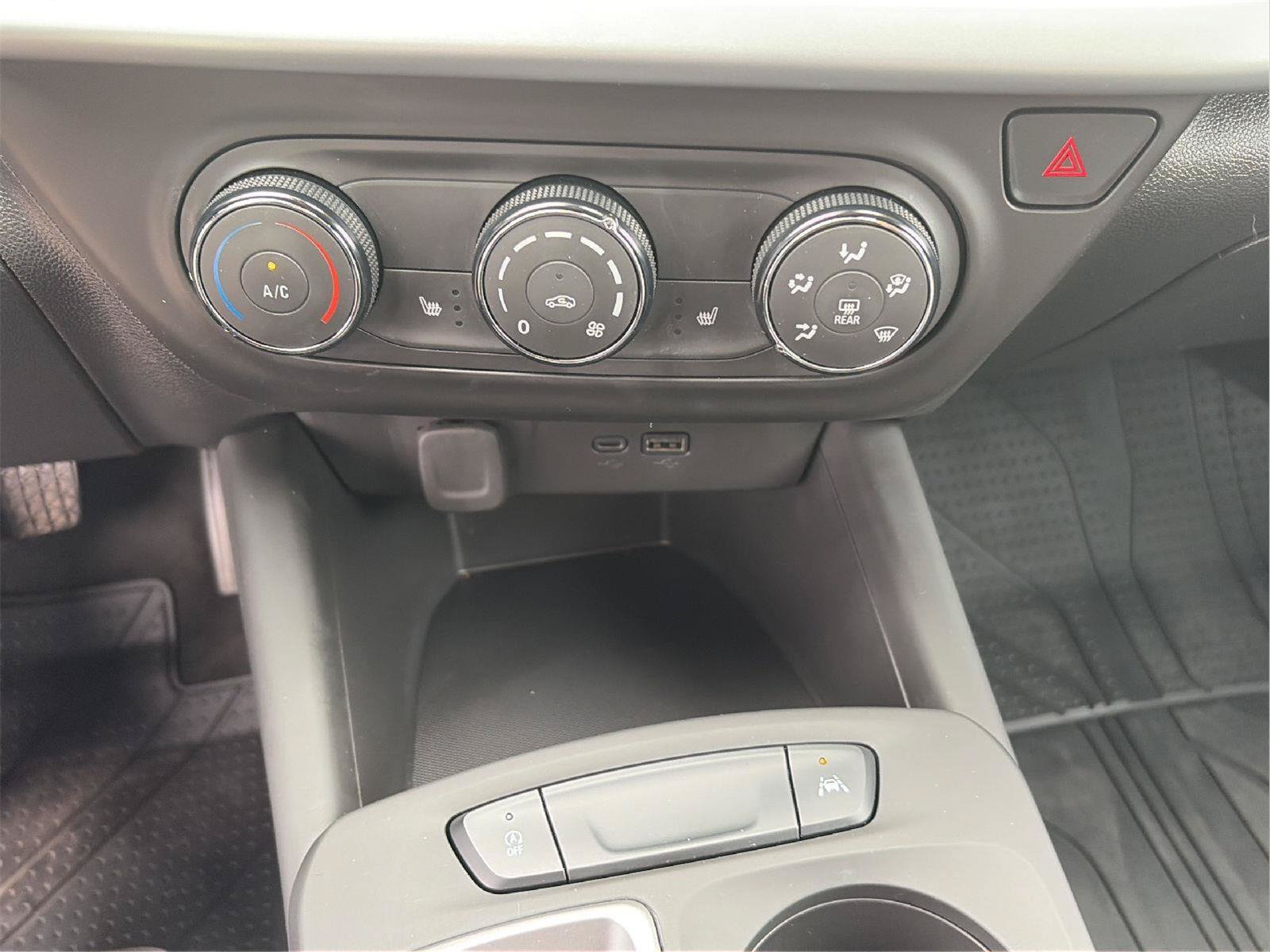 Certified 2024 Chevrolet Trax RS FWD image 28