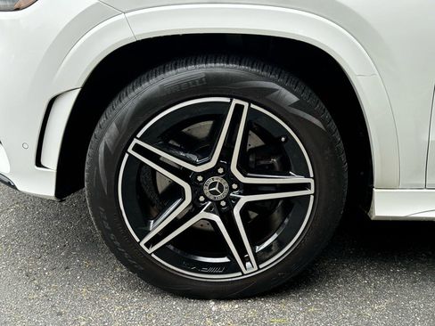Used 2023 Mercedes-Benz GLS 450 4MATIC image 4