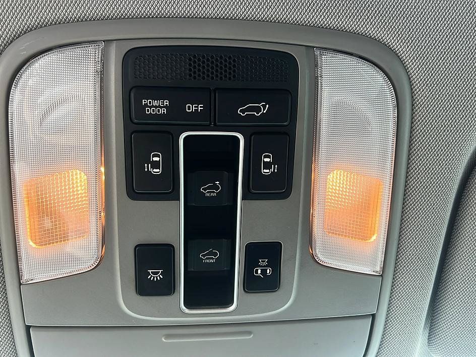 Used 2016 Kia Sedona SX Limited FWD image 35