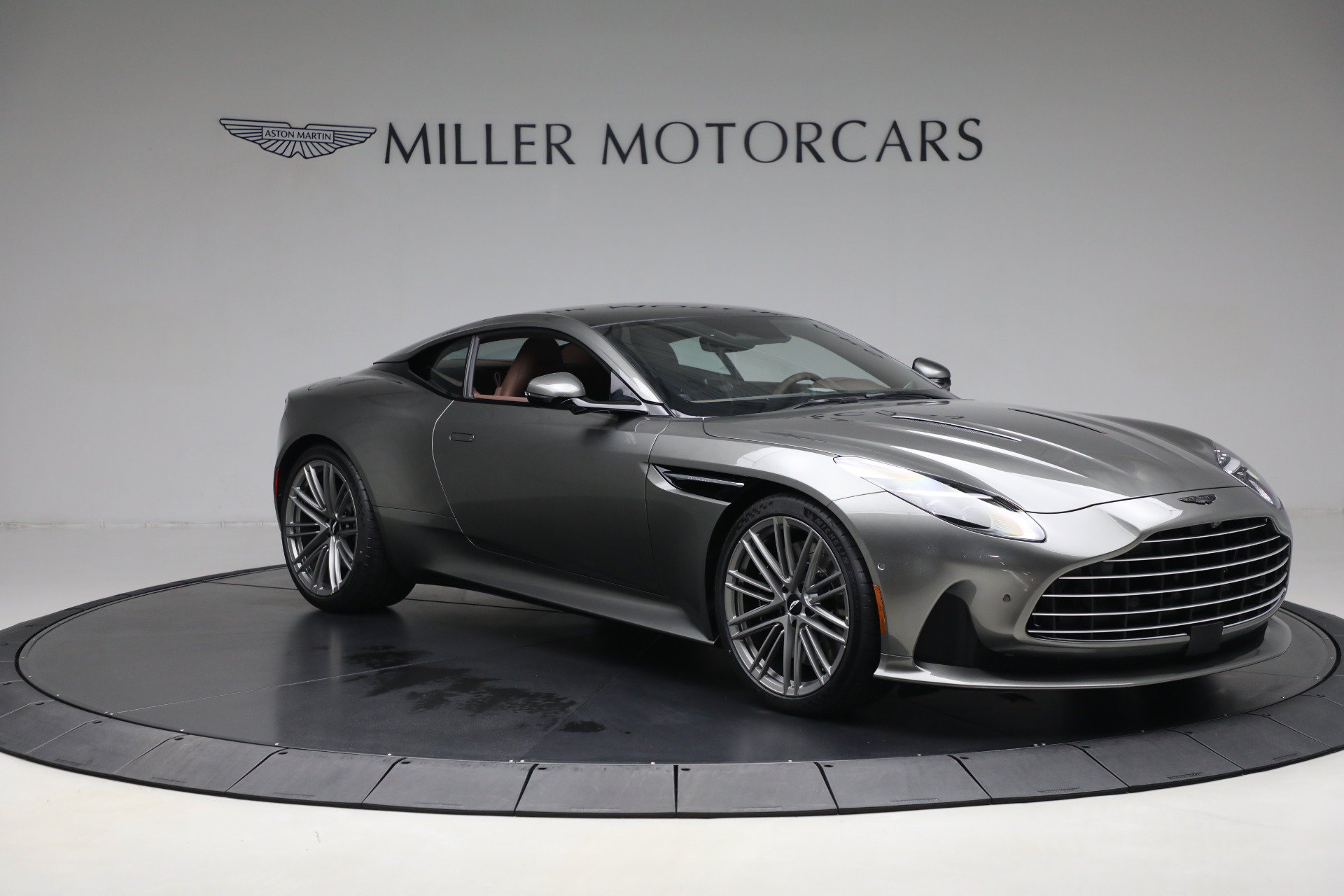 Used 2025 Aston Martin DB12 Coupe RWD image 10