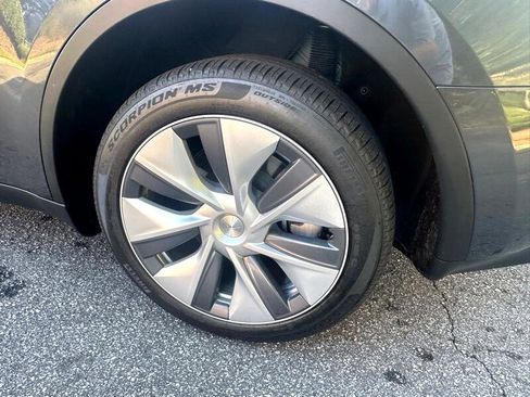 Used 2023 Tesla Model Y Long Range image 12