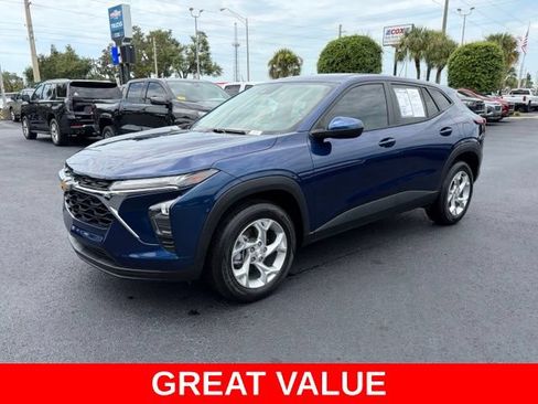Used 2024 Chevrolet Trax LS w/ LS Convenience Package FWD image 3