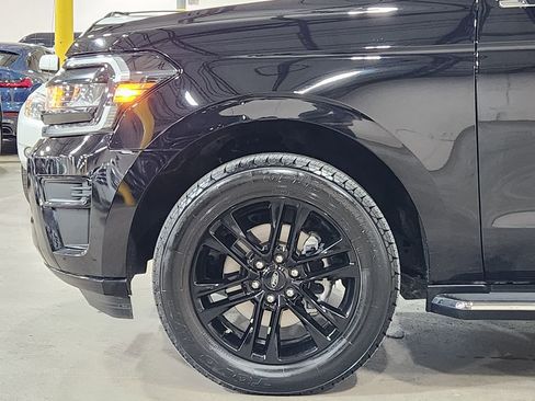 Used 2022 Ford Expedition XLT image 5