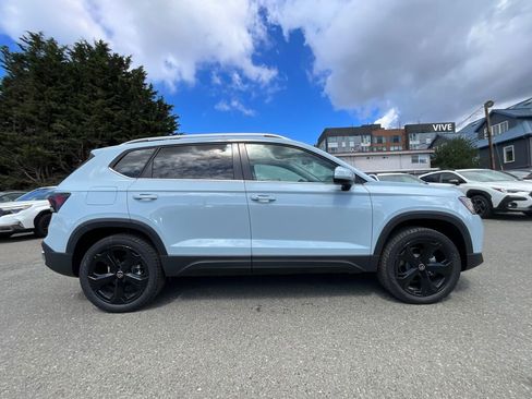 New 2025 Volkswagen Taos SEL image 9