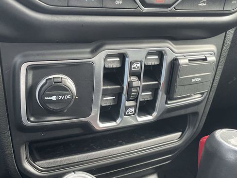 Used 2023 Jeep Wrangler Sahara w/ Cold Weather Group image 8