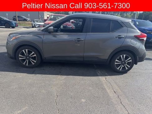 Used 2018 Nissan Kicks SV image 6