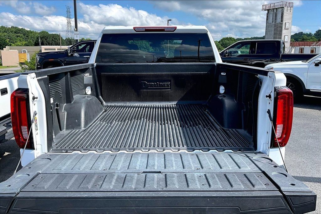 Used 2025 GMC Sierra 1500 SLT AWD/4WD image 9