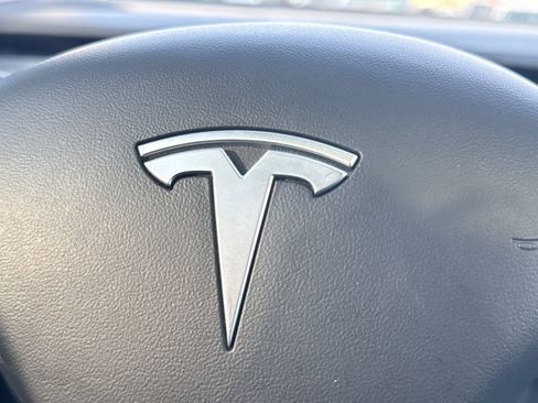 Used 2022 Tesla Model Y Performance image 24