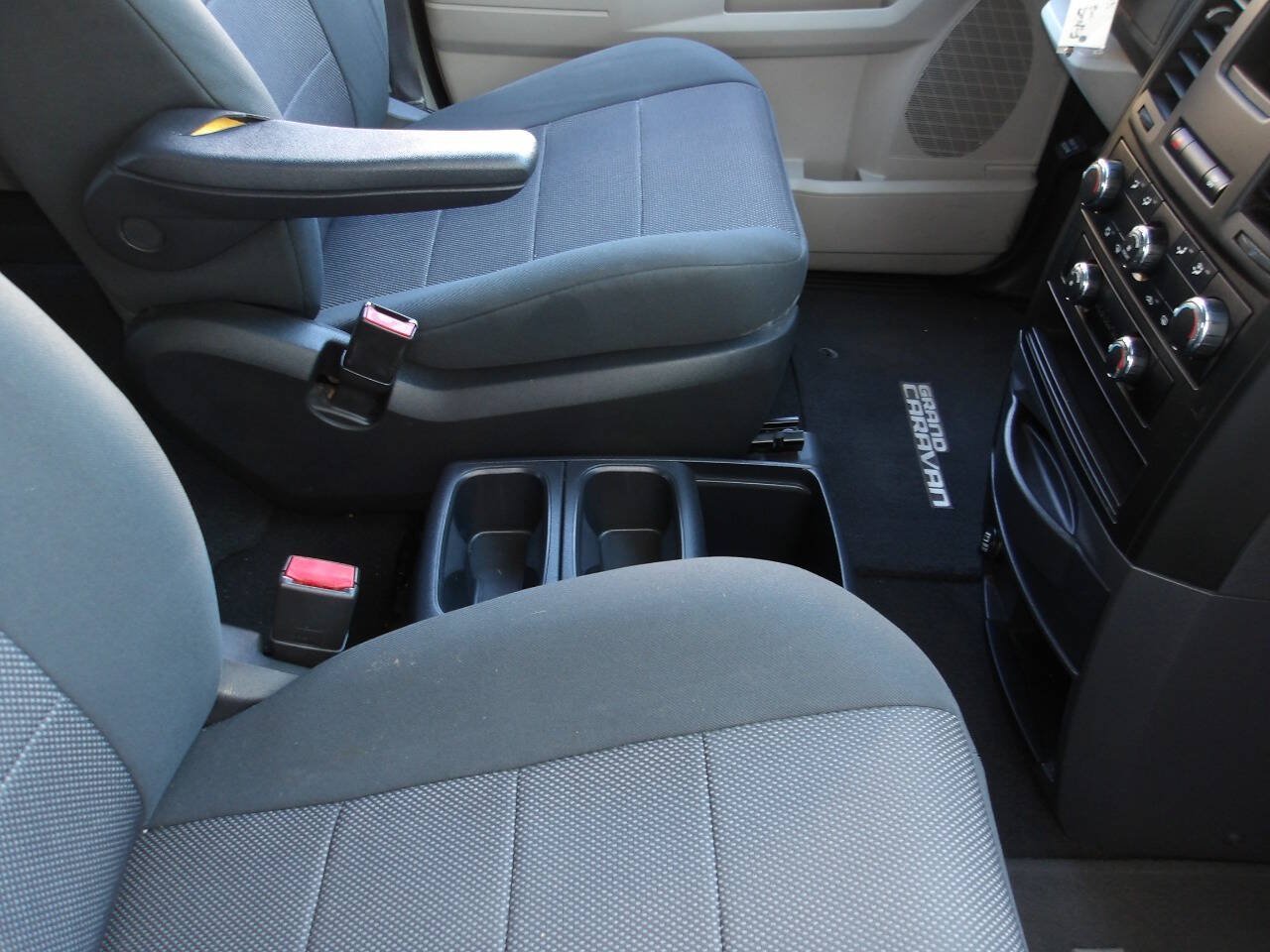 Used 2008 Dodge Grand Caravan SE FWD image 16
