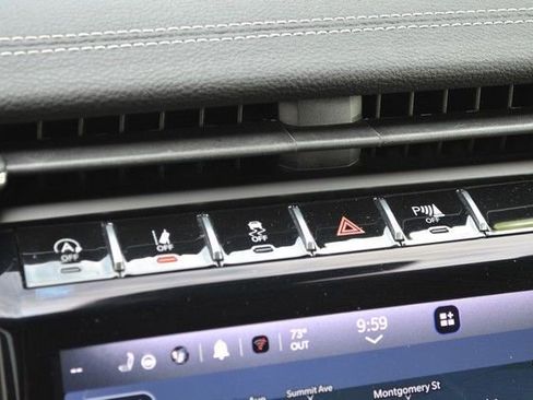 Used 2023 Jeep Grand Cherokee Limited w/ Luxury Tech Group II AWD/4WD image 34