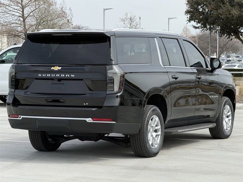 New 2026 Chevrolet Suburban LT image 4