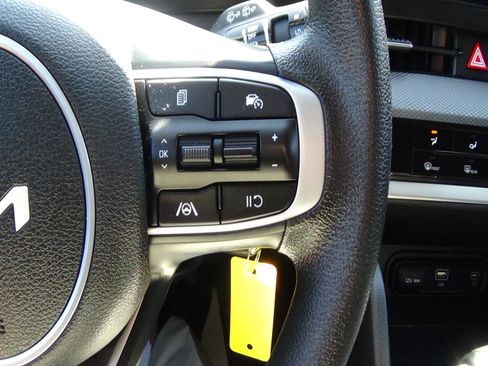 Used 2025 Kia Sportage LX AWD/4WD image 21