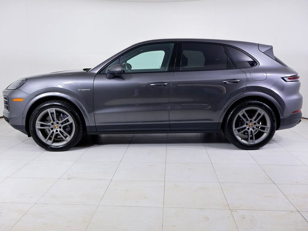 Certified 2026 Porsche Cayenne E-Hybrid AWD/4WD image 2