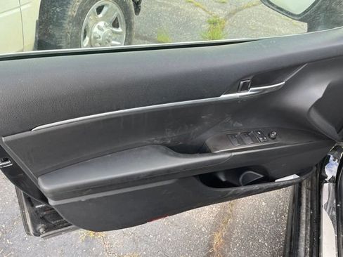 Used 2023 Toyota Camry SE FWD image 7