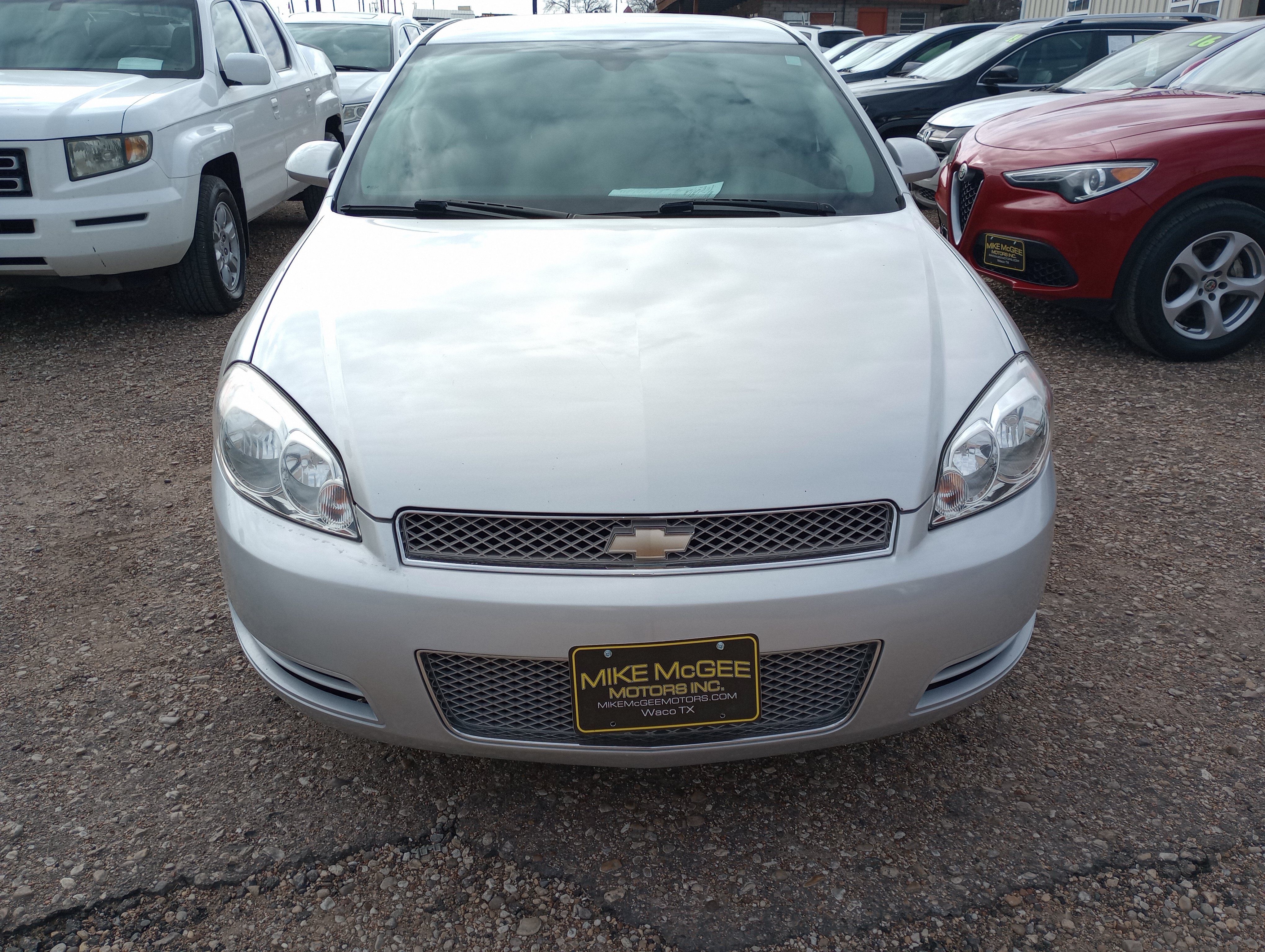 Used 2016 Chevrolet Impala LT FWD image 2