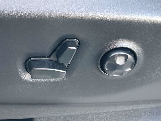 Used 2024 Chrysler Pacifica Touring-L FWD image 17