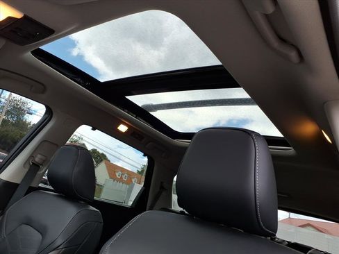 Used 2024 Nissan Pathfinder Platinum w/ Cargo Package image 18